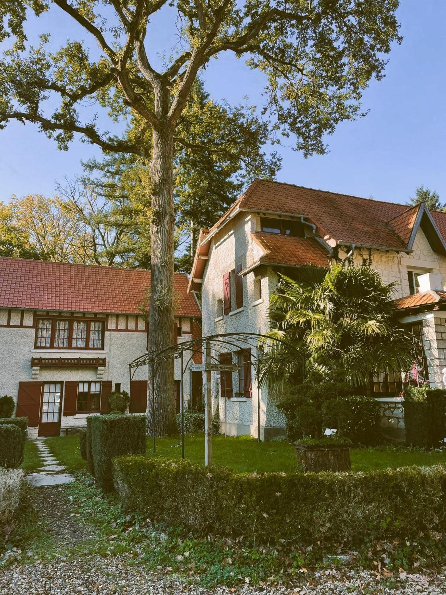 Hostellerie Du Lys Lamorlaye Kültér fotó