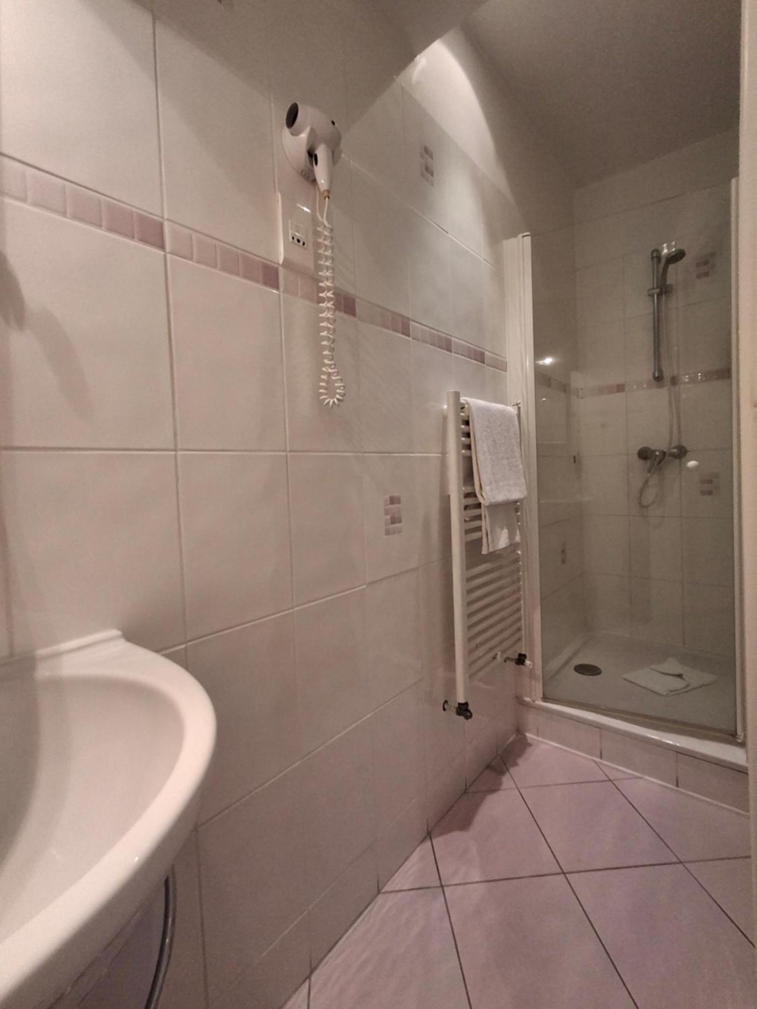 Hostellerie Du Lys Lamorlaye Kültér fotó