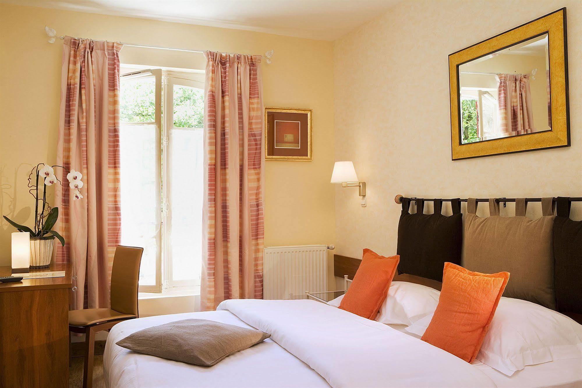 Hostellerie Du Lys Lamorlaye Kültér fotó